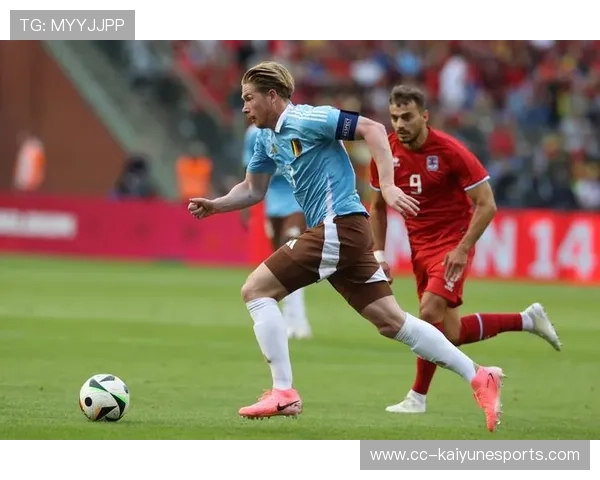 比利时足球队明星球员梅尔滕斯与德布劳内引领黄金一代冲击世界杯荣耀