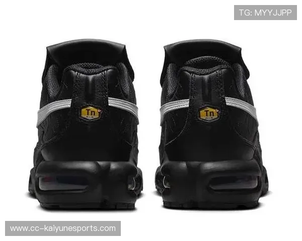 篮球鞋设计灵感来源于足球明星个性化风格的跨界融合探索